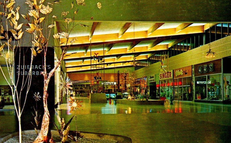 Summit Place Mall (Pontiac Mall) - Vintage Postcard